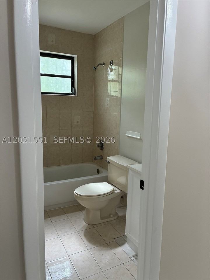 10881 Sw 24th Ter #10881 - Photo 7 of 18