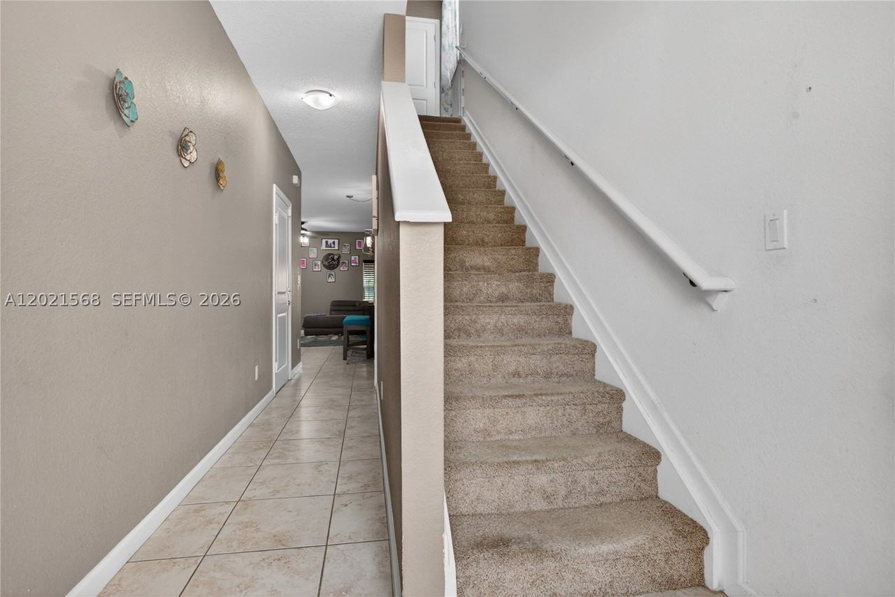 4044 Nw 11th St #4044 - Photo 2 of 33