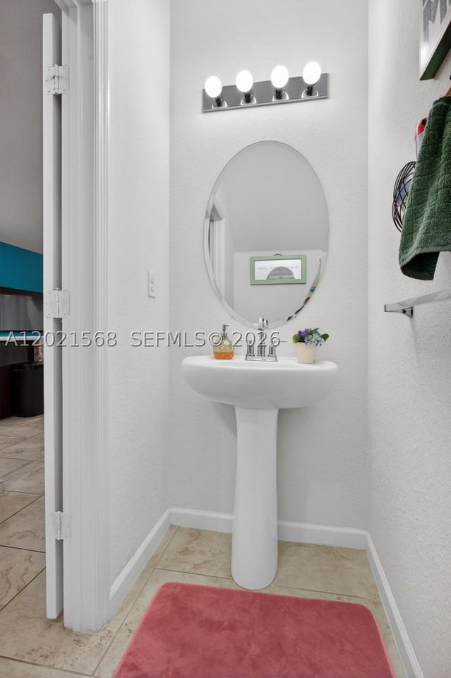 4044 Nw 11th St #4044 - Photo 4 of 33