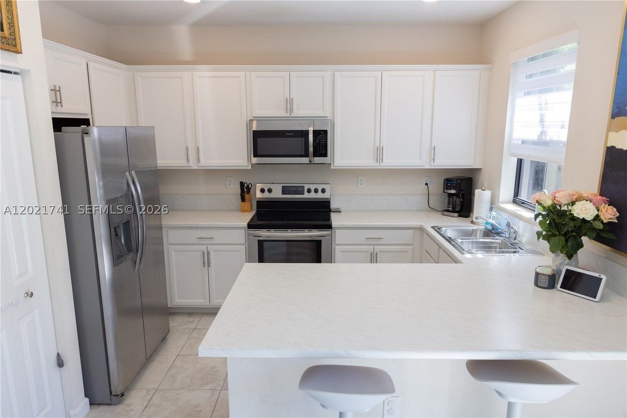 24950 Sw 114th Ave - Photo 3 of 38