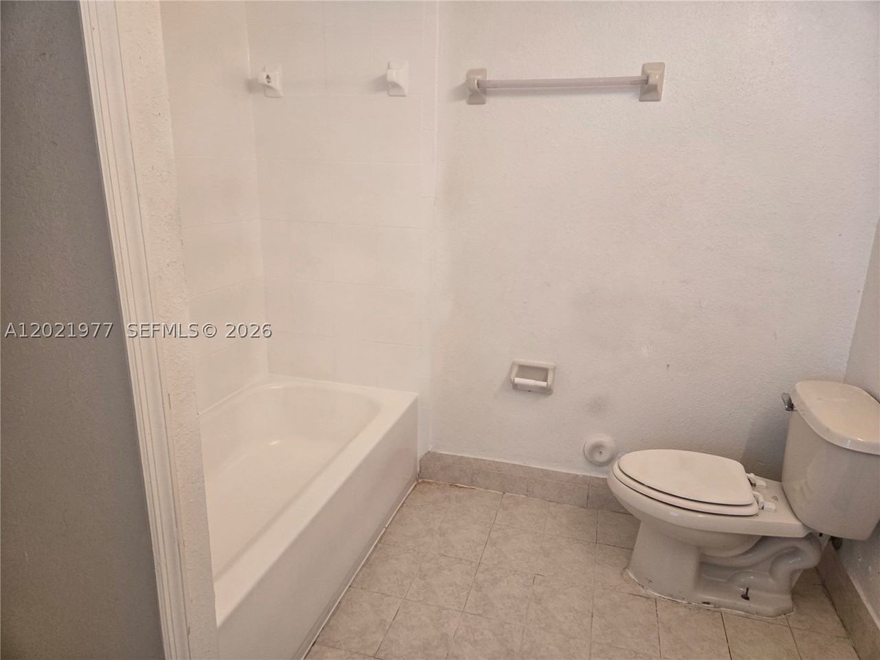 2755 Se 16th Ave #103 - Photo 3 of 6