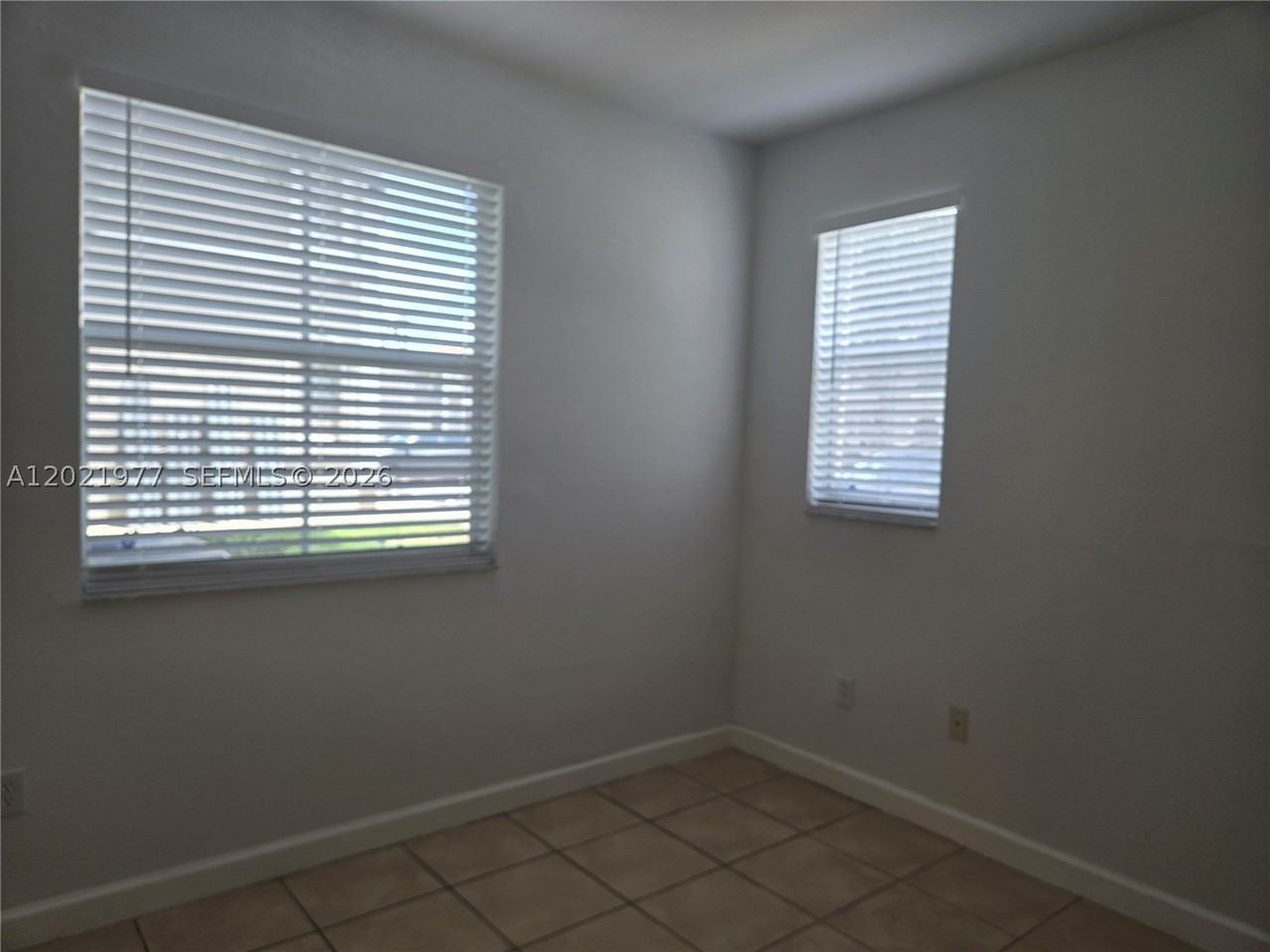 2755 Se 16th Ave #103 - Photo 4 of 6