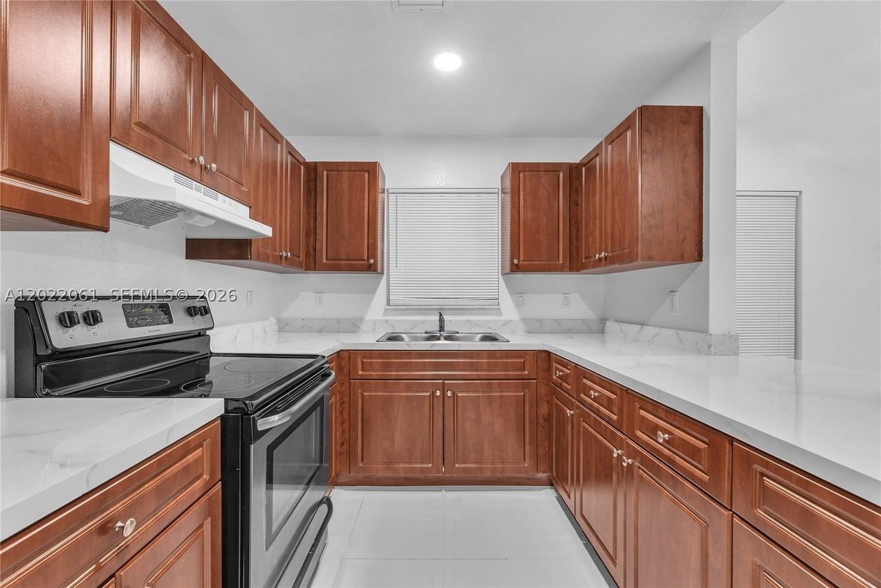 1541 Nw 1st Ct - Photo 6 of 15