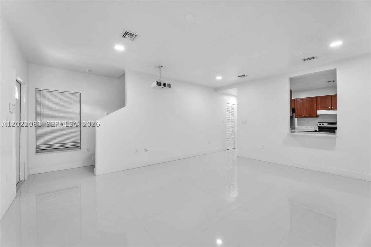1541 Nw 1st Ct - Photo 7 of 15