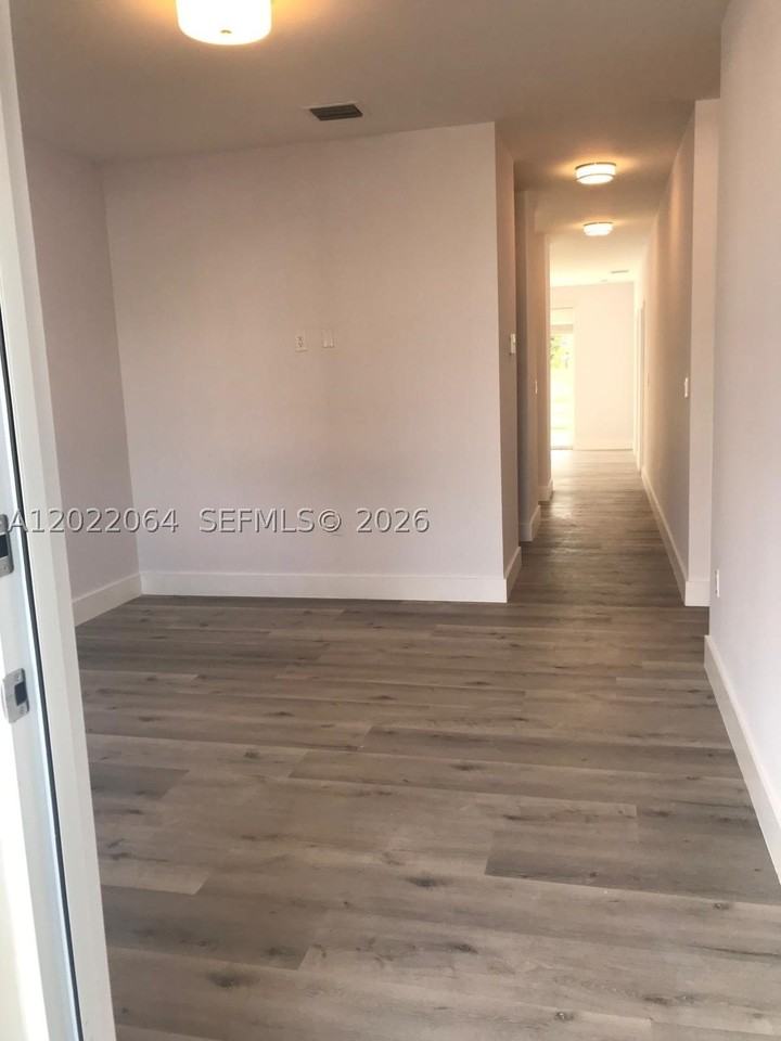 810 E 32nd St #810 - Photo 3 of 16