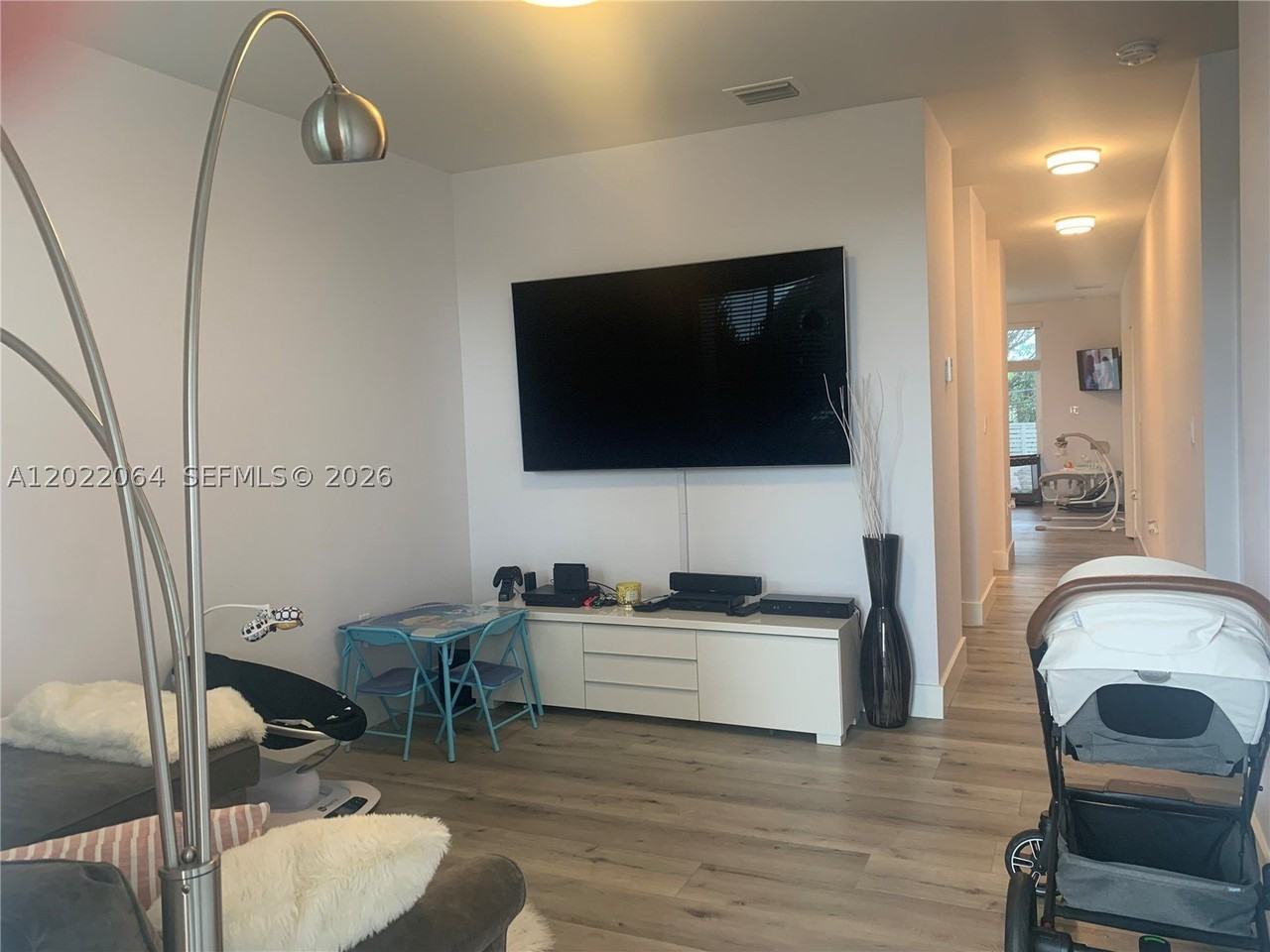 810 E 32nd St #810 - Photo 4 of 16