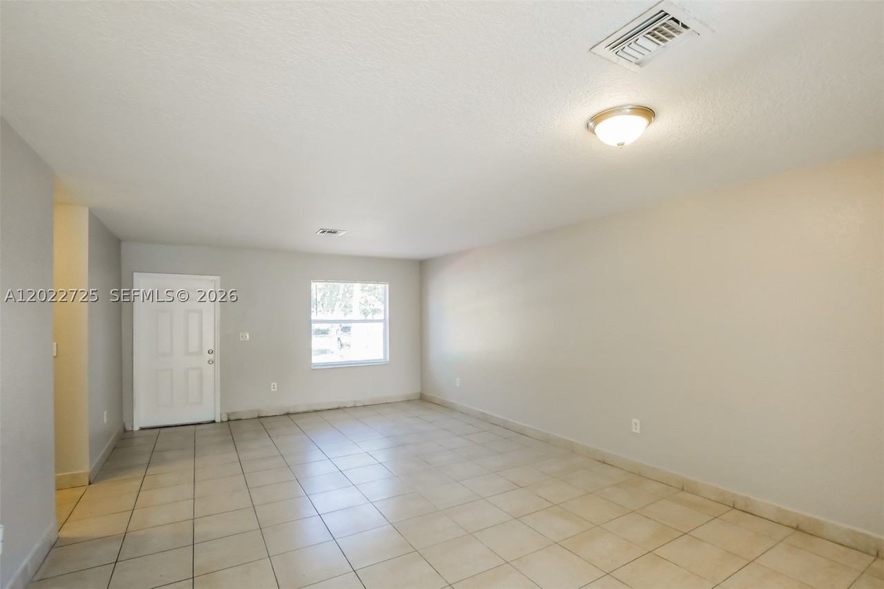 19420 Nw 32nd Ave - Photo 3 of 18