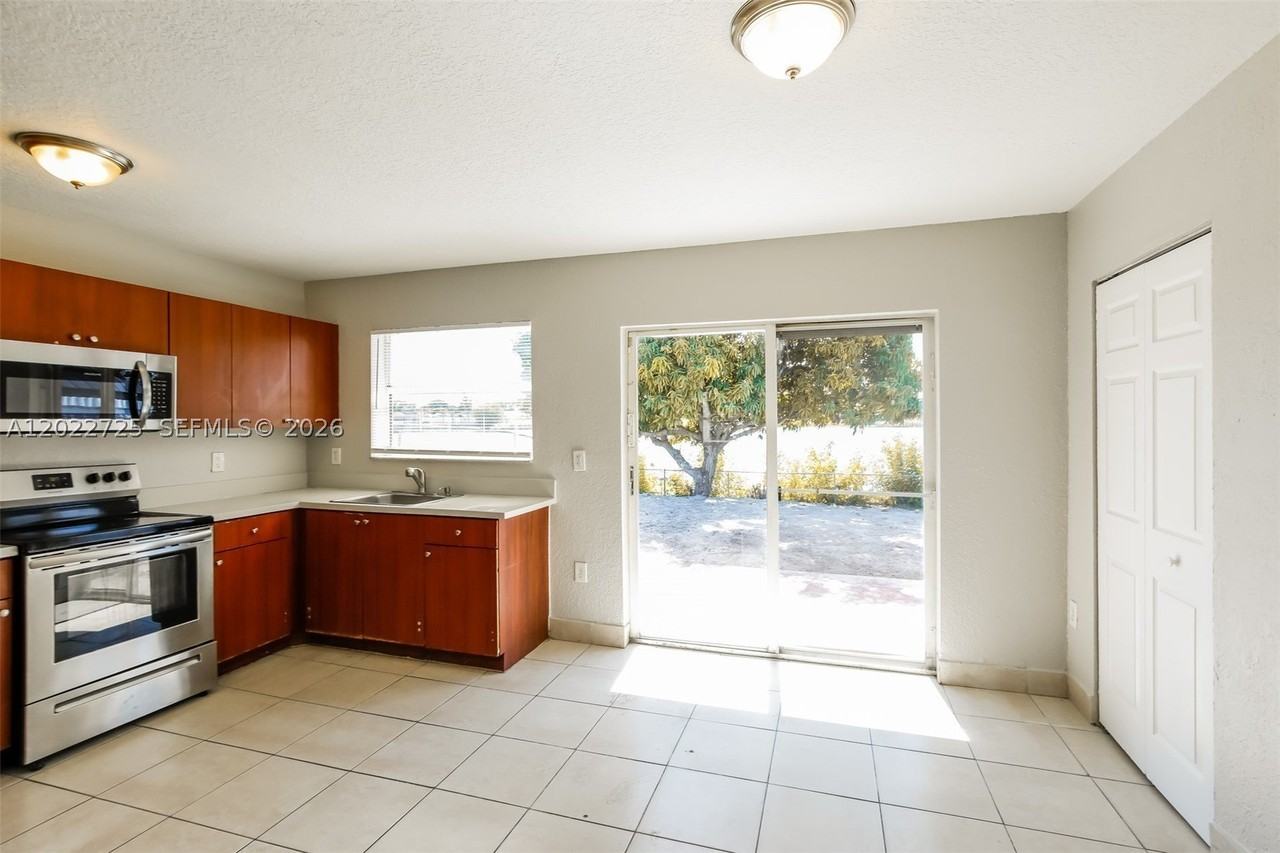 19420 Nw 32nd Ave - Photo 5 of 18