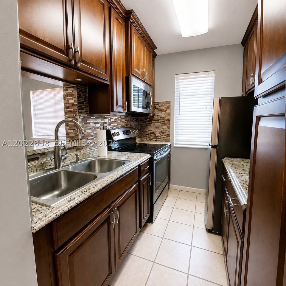 2225 Polk St #1B - Photo 4 of 14