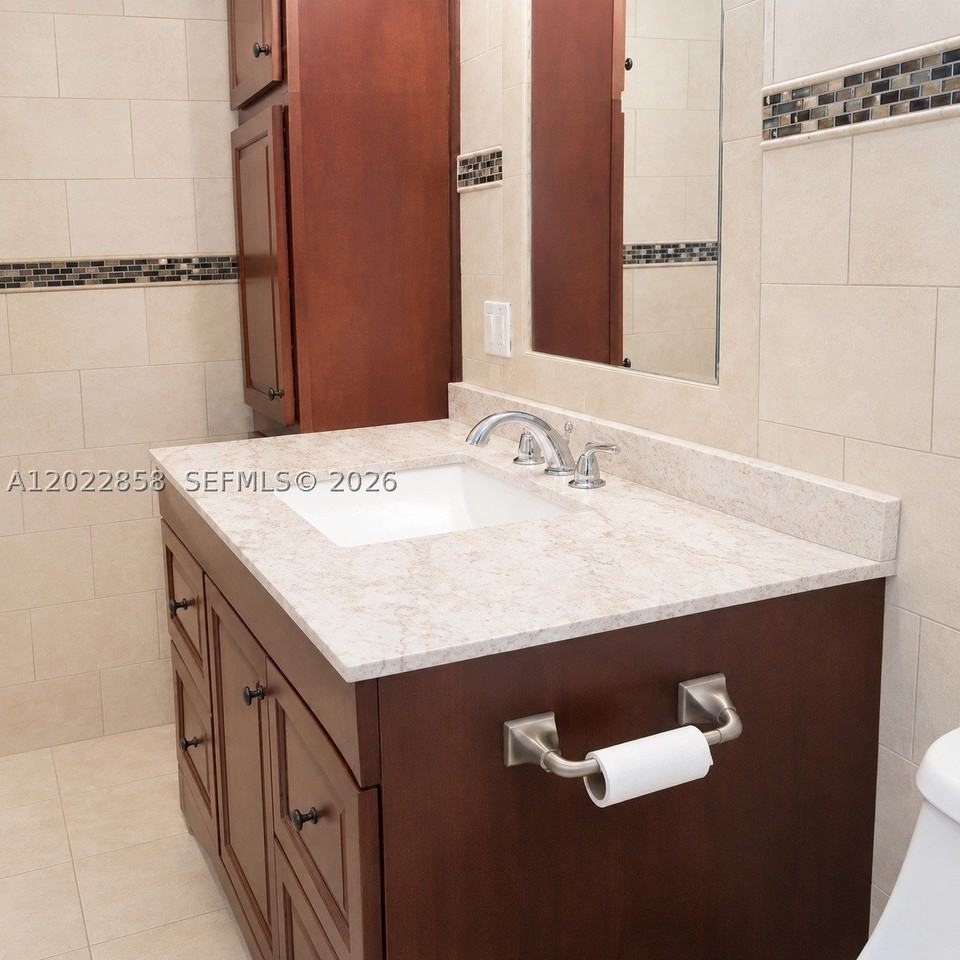 2225 Polk St #1B - Photo 6 of 14