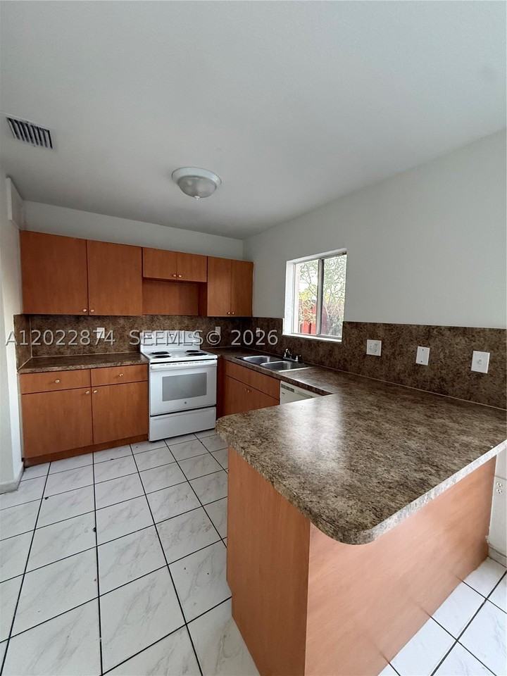18615 Nw 84th Pl #103-1 - Photo 2 of 3
