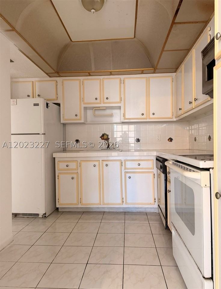 2025 Ne 164th St #706 - Photo 2 of 8