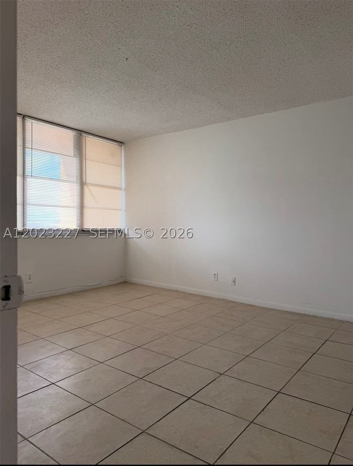 2025 Ne 164th St #706 - Photo 5 of 8
