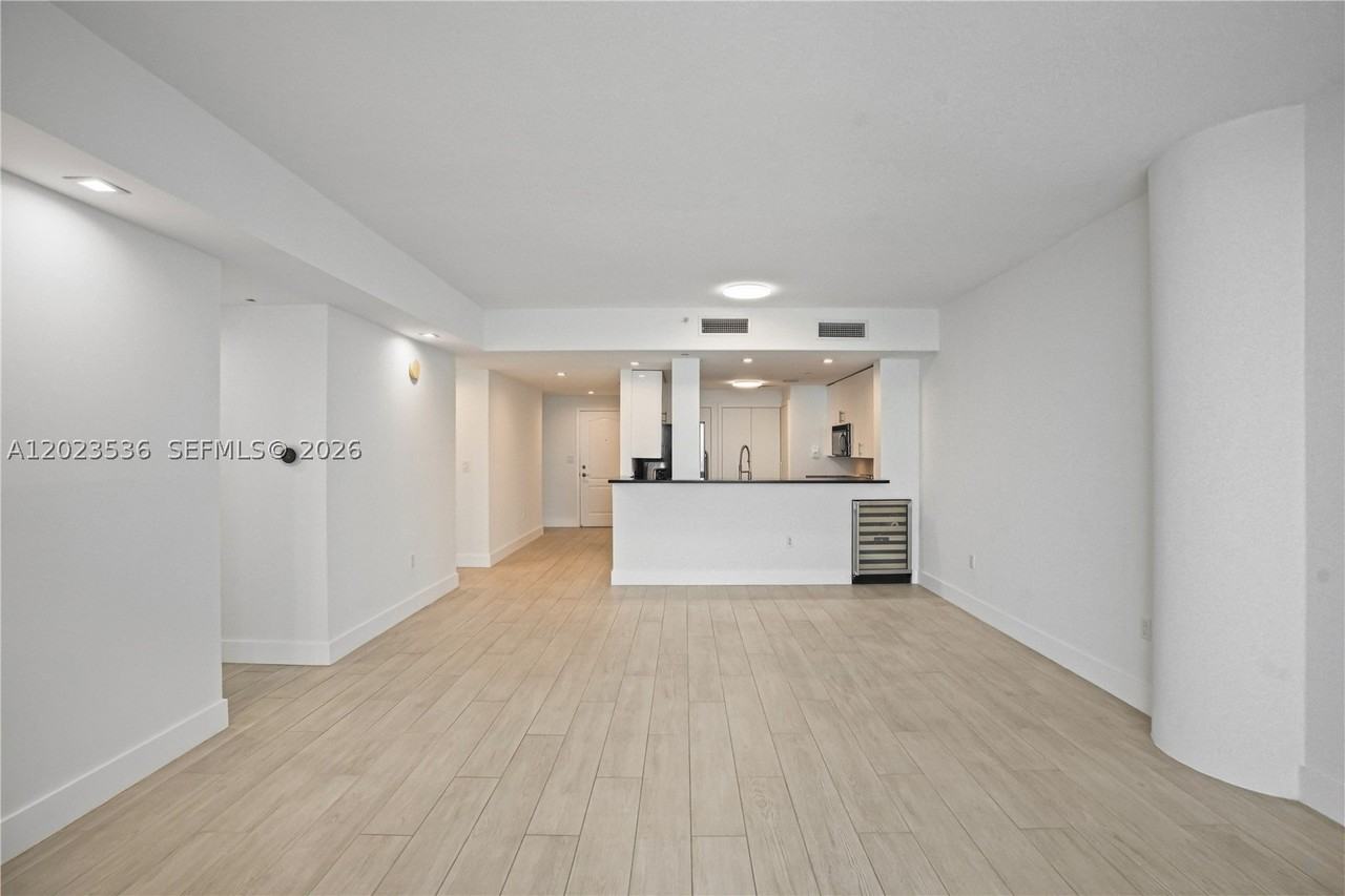 2101 Brickell Ave #3105 - Photo 5 of 32