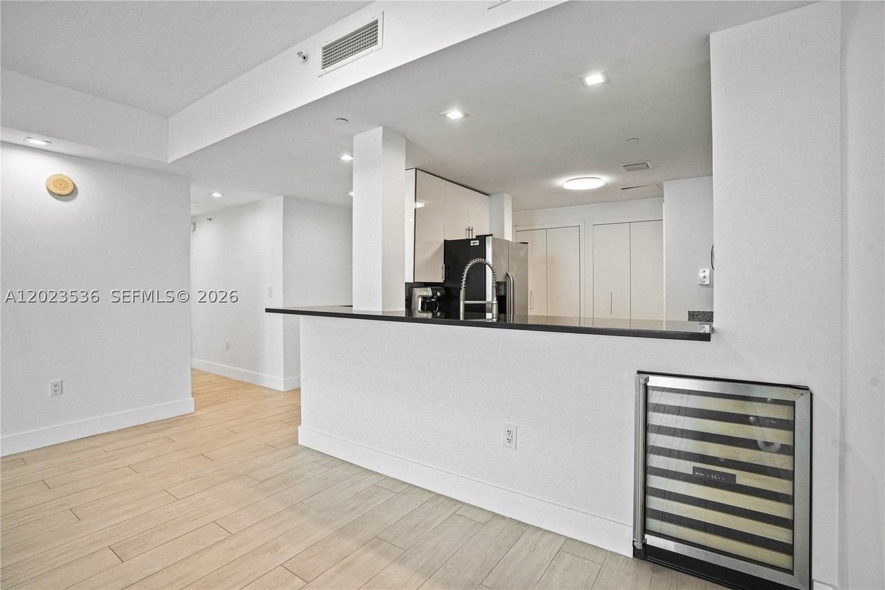 2101 Brickell Ave #3105 - Photo 6 of 32