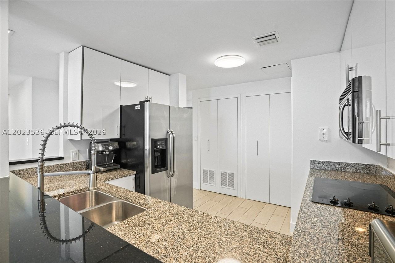 2101 Brickell Ave #3105 - Photo 7 of 32