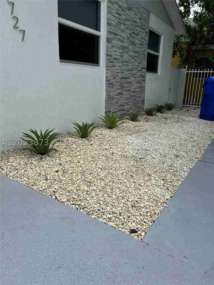 4727 Nw 5th Ave #4727 - Photo 5 of 27