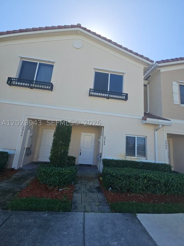 2944 Nw 180th St #2944 - Photo 4 of 31