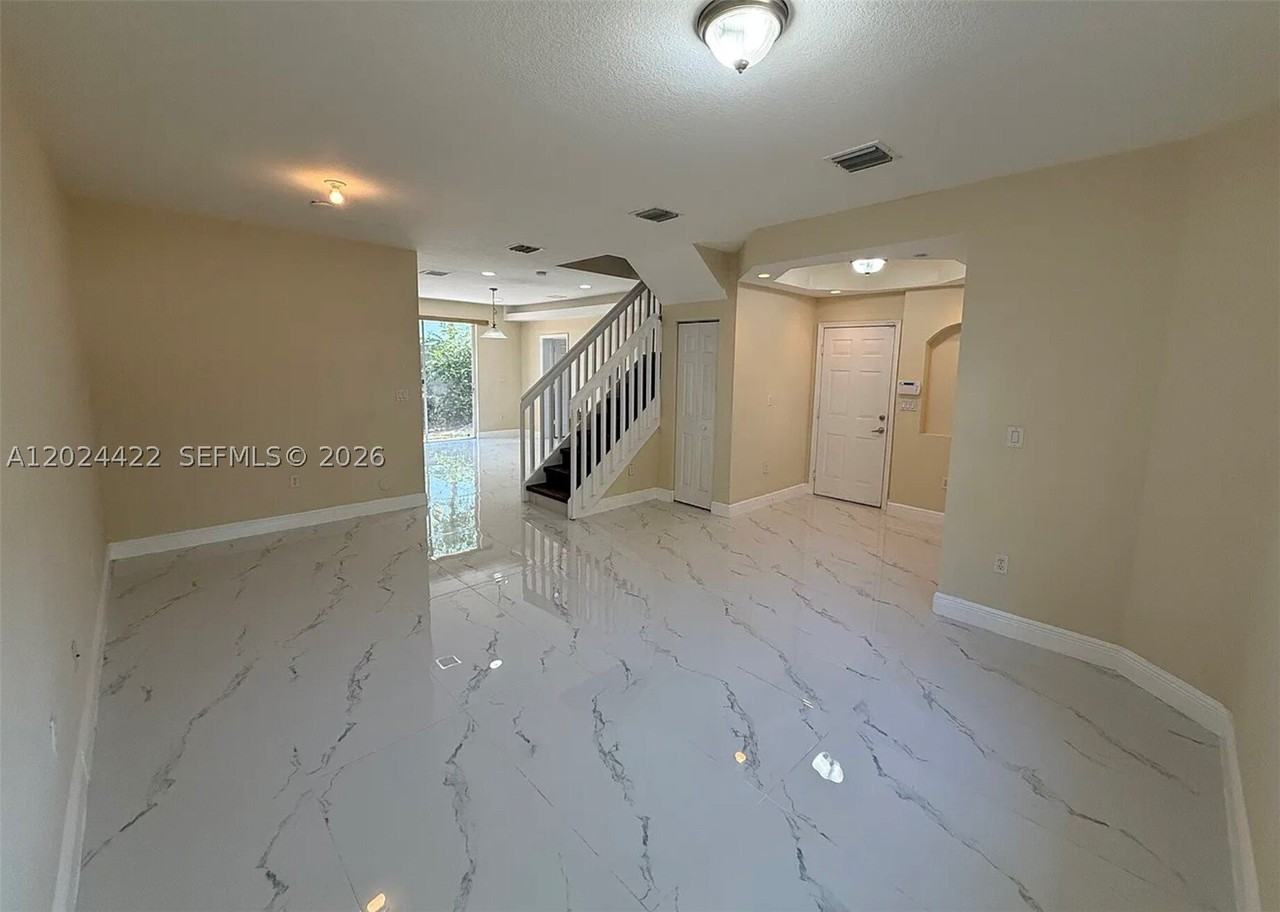 6542 Hidden Cove Dr #4-4 - Photo 3 of 13