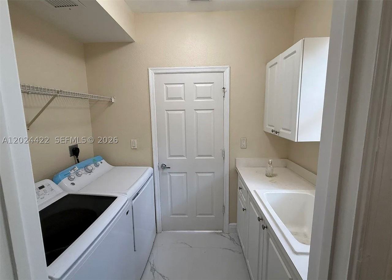 6542 Hidden Cove Dr #4-4 - Photo 5 of 13