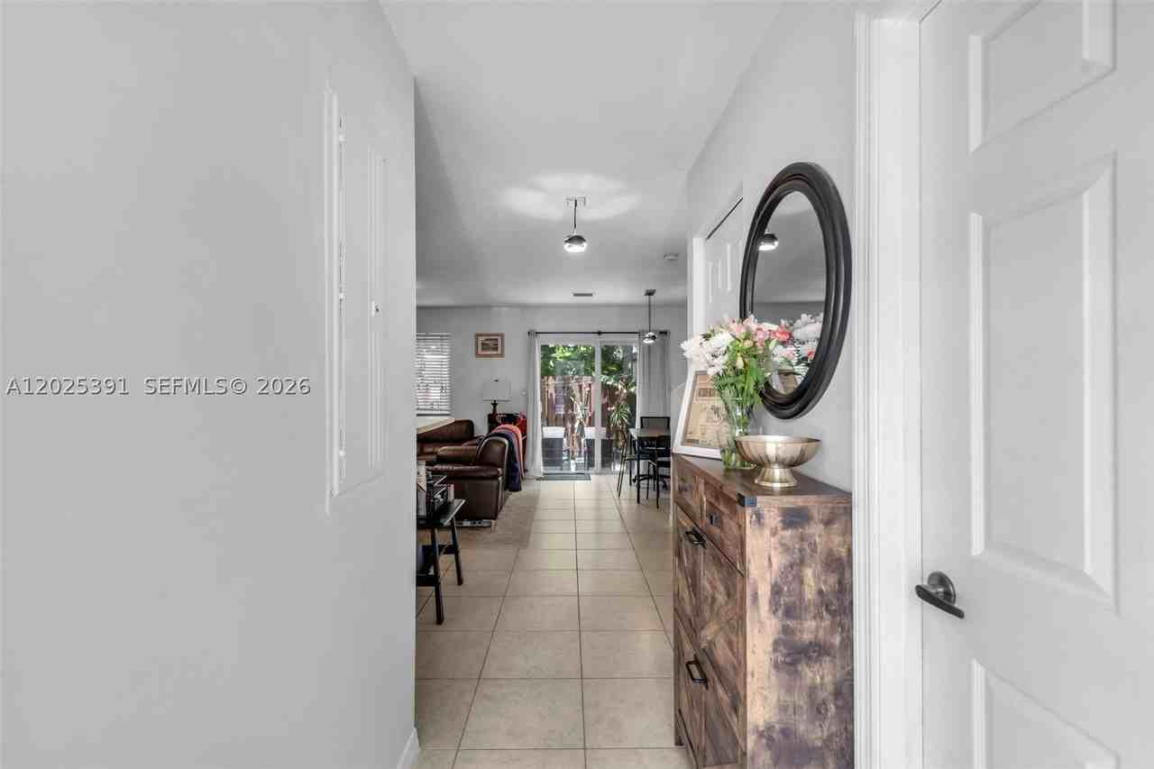 212 Ne 3rd St #10 - Photo 2 of 38