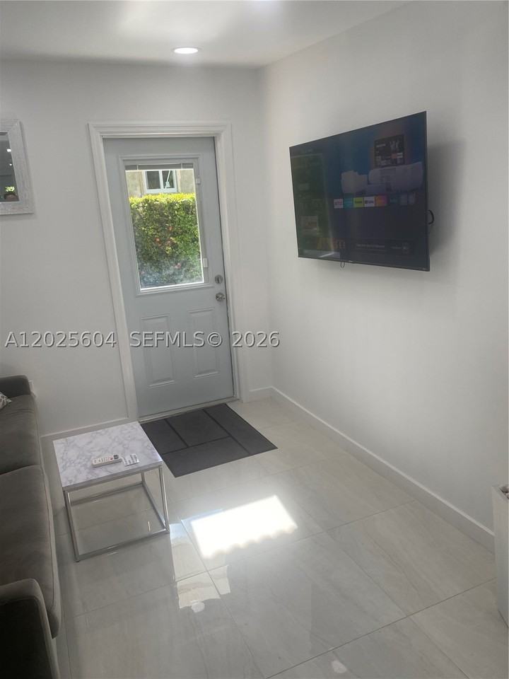 1710 Michigan Ave - Photo 2 of 26