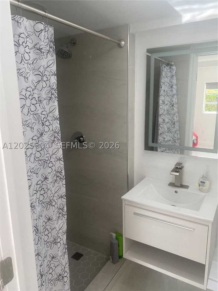 1710 Michigan Ave - Photo 3 of 26