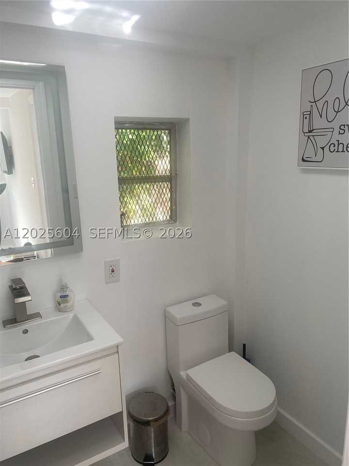 1710 Michigan Ave - Photo 4 of 26