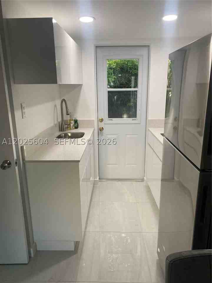 1710 Michigan Ave - Photo 7 of 26