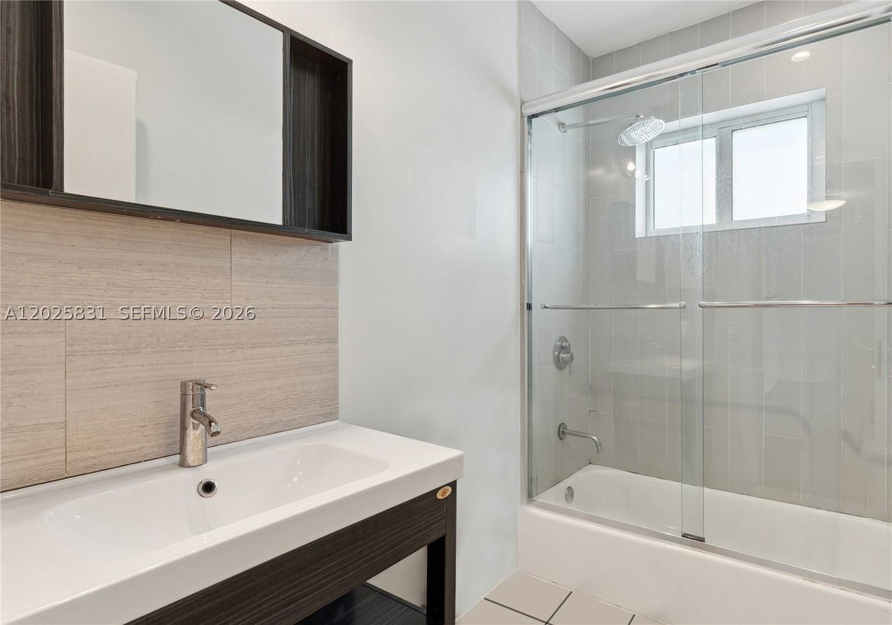 8501 Hawthorne Ave #4 - Photo 7 of 20