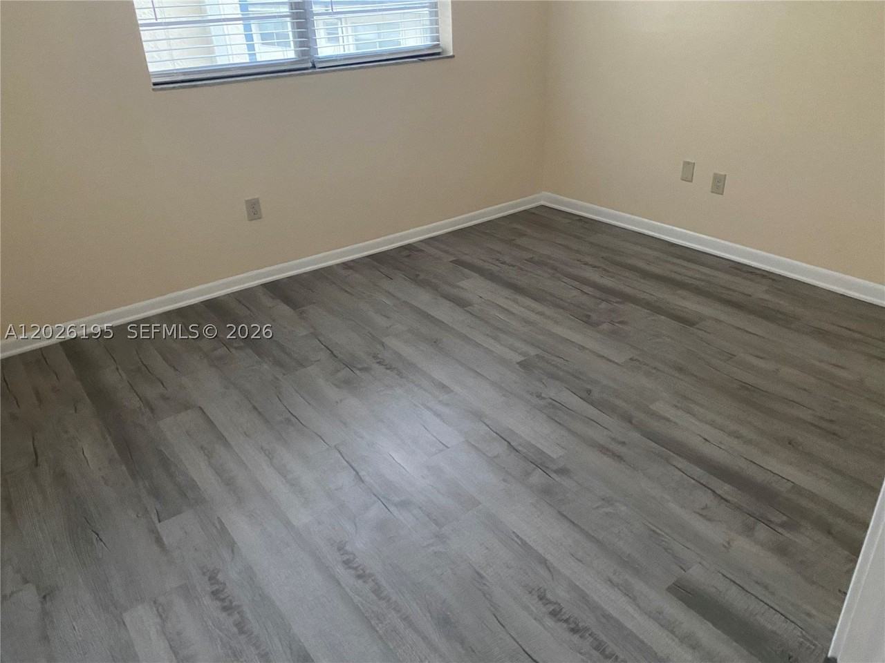 16750 Ne 10th Ave #201 - Photo 5 of 5