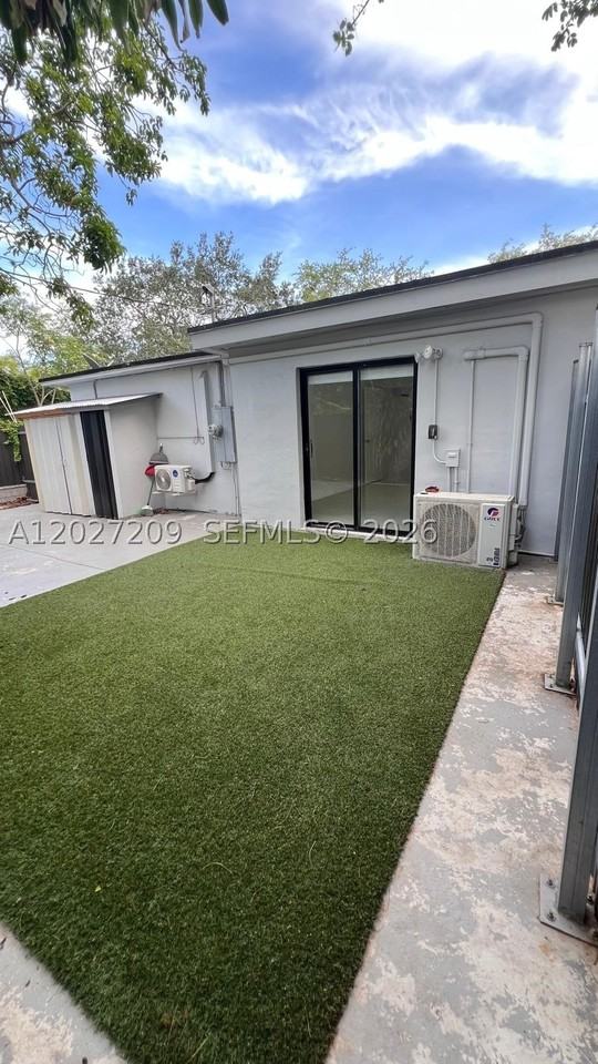 841 S 24th Ave #B - Photo 2 of 19