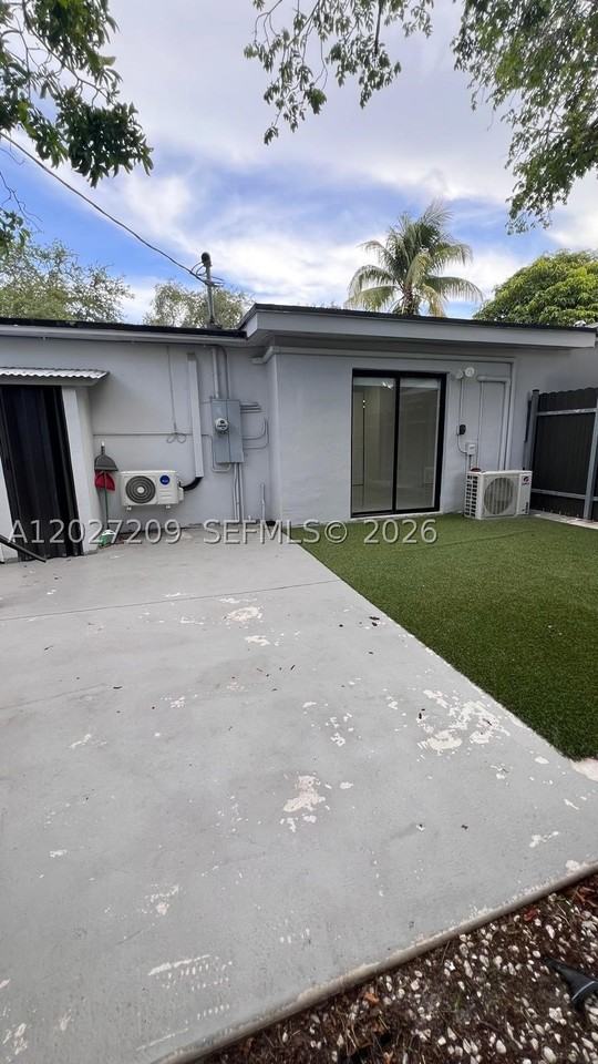 841 S 24th Ave #B - Photo 5 of 19