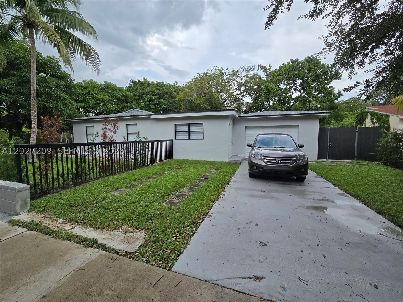 841 S 24th Ave #B - Photo 6 of 19