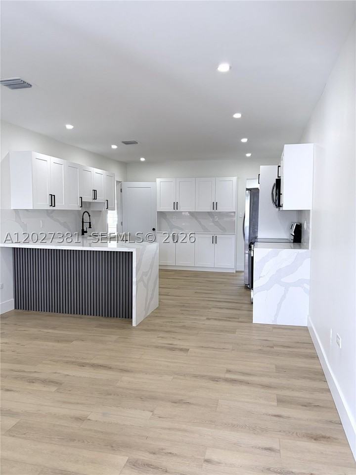 2956 Nw 47th St #NA - Photo 2 of 35