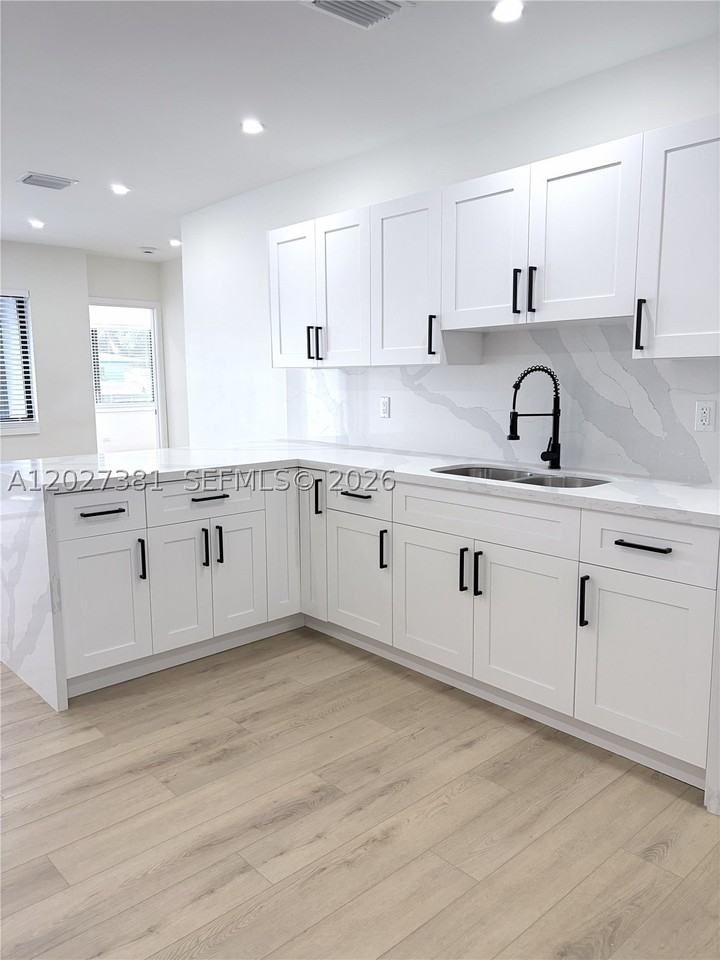 2956 Nw 47th St #NA - Photo 5 of 35
