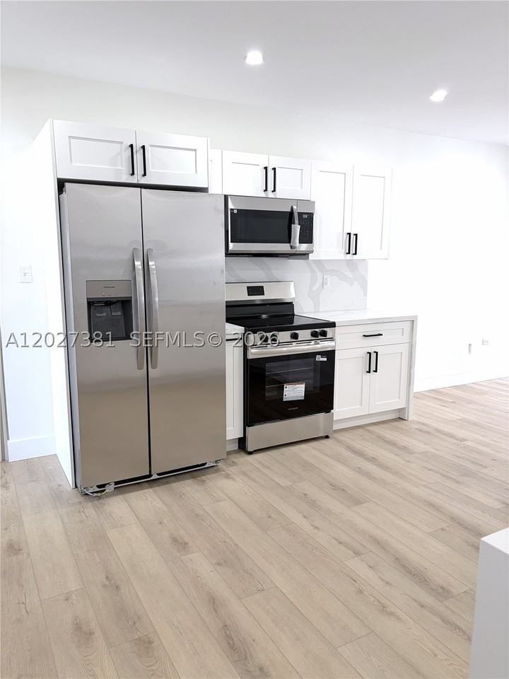 2956 Nw 47th St #NA - Photo 6 of 35
