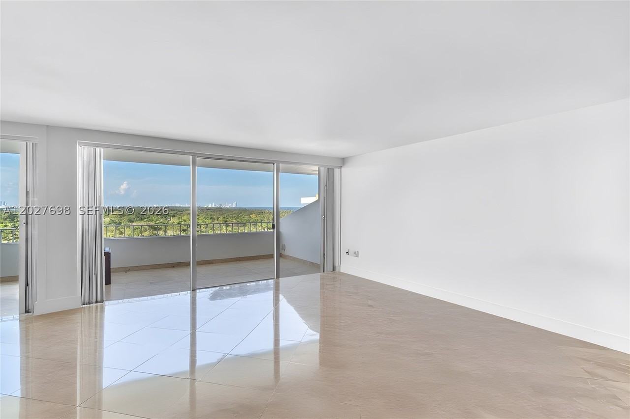 199 Ocean Lane Dr #1210 - Photo 4 of 26