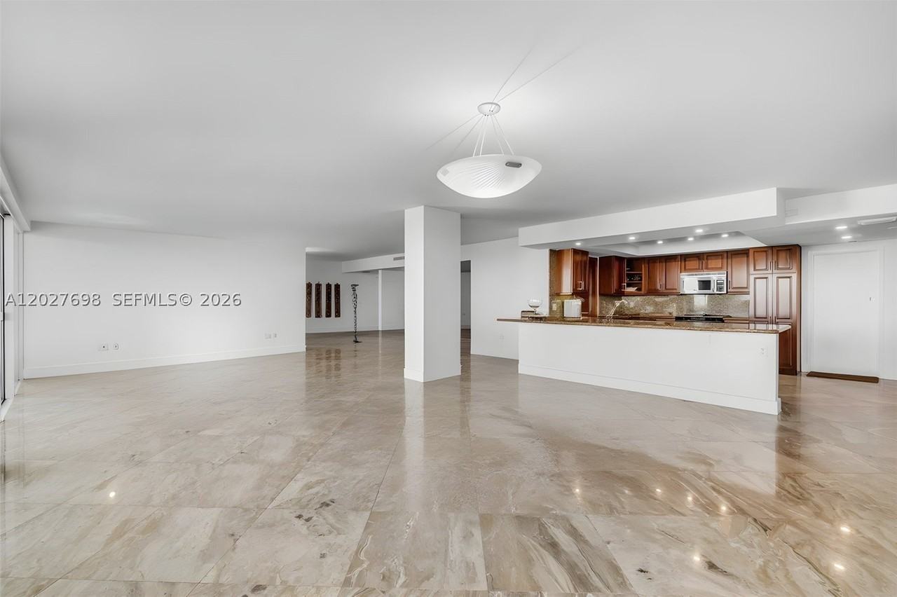 199 Ocean Lane Dr #1210 - Photo 7 of 26