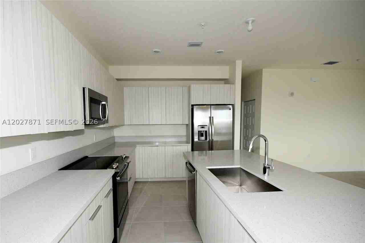 4700 Nw 84th Ave #18 - Photo 4 of 21