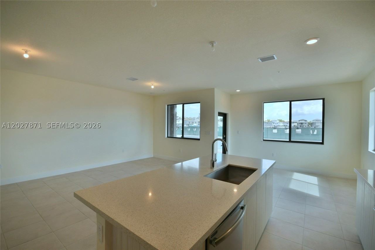 4700 Nw 84th Ave #18 - Photo 5 of 21