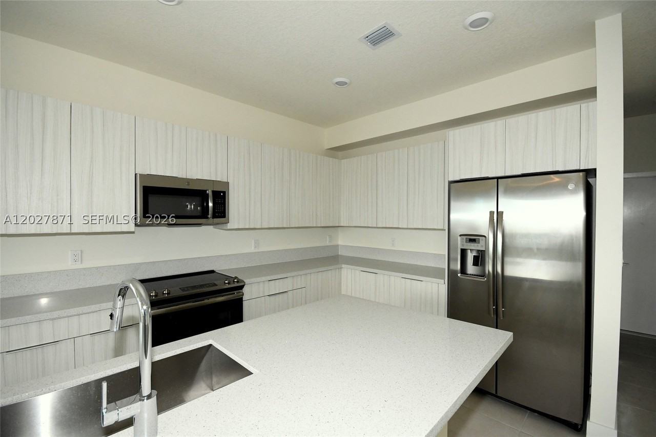 4700 Nw 84th Ave #18 - Photo 6 of 21