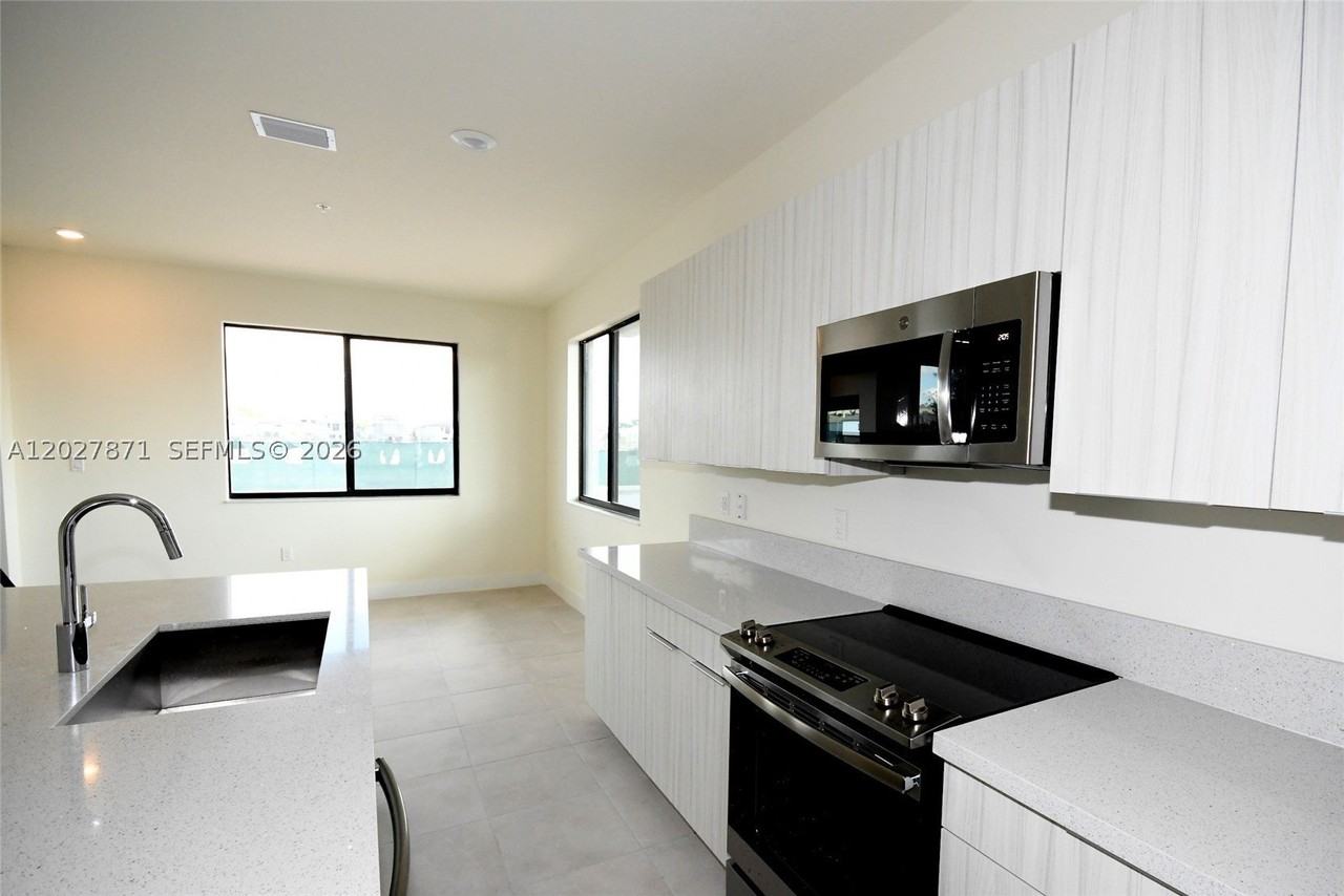 4700 Nw 84th Ave #18 - Photo 7 of 21