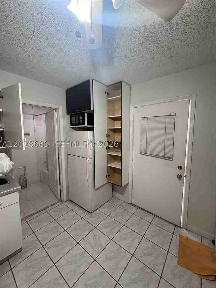 2232 W 74th Ter #40C - Photo 4 of 8