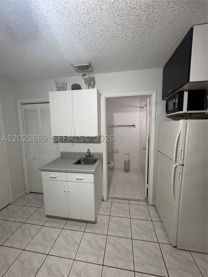 2232 W 74th Ter #40C - Photo 5 of 8