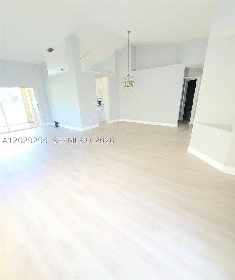 17317 Boca Club Blvd #8 - Photo 4 of 26