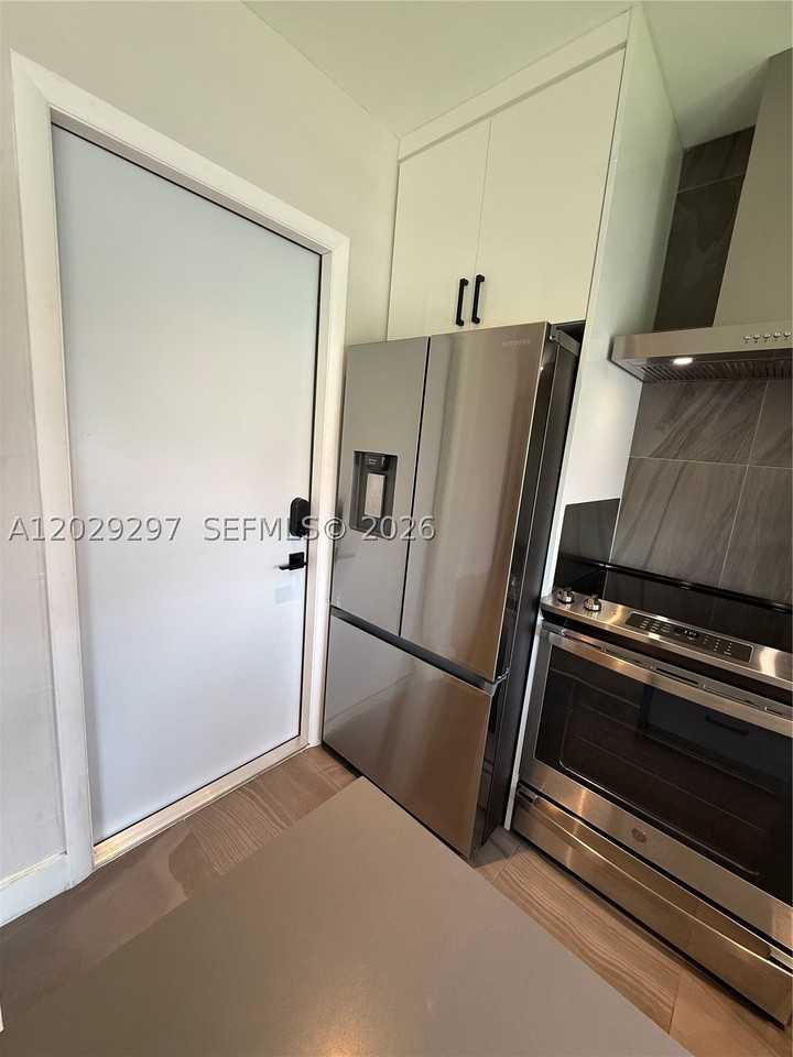 657 Ne 92nd St #4E - Photo 5 of 29