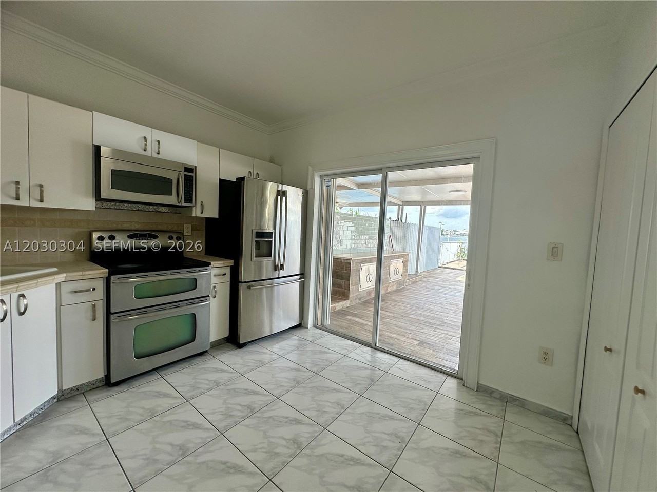 9837 W Okeechobee Rd #805 - Photo 5 of 33