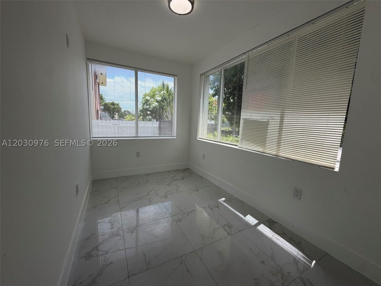 115 Sw 11th Ave #1 - Photo 2 of 13