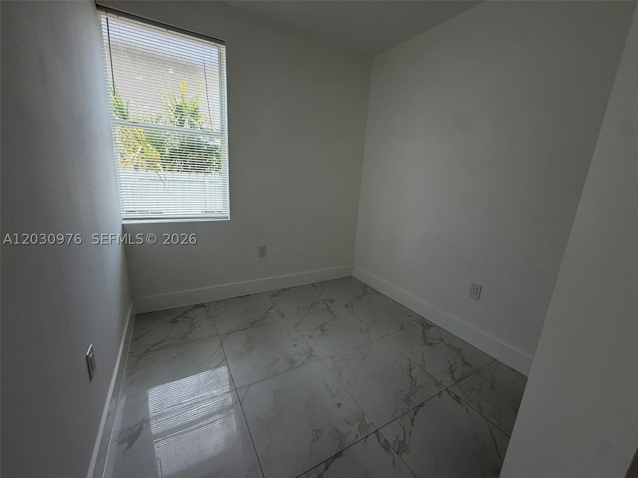 115 Sw 11th Ave #1 - Photo 3 of 13